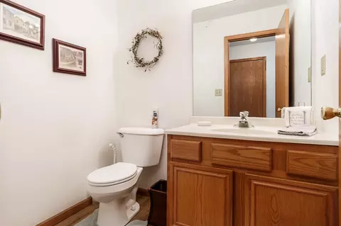 Bath - 691 Stonemint Dr, Roscoe, IL 61073 photo 2 of 4