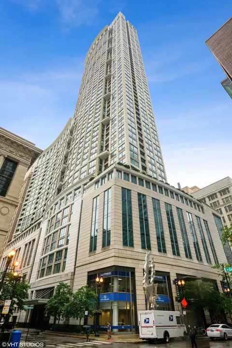 130 N Garland Ct #6-47, Chicago, IL 60602