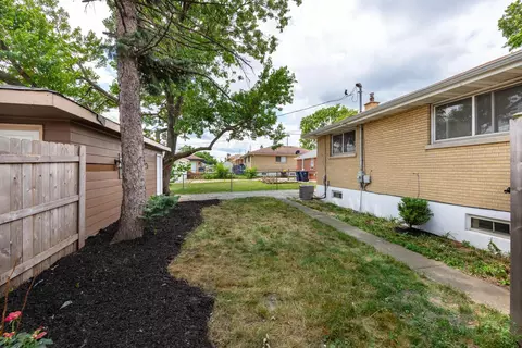 Exterior - 1015 W Victoria Ave, Berkeley, IL 60163 photo 4 of 8