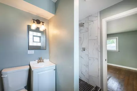 Bath - 1015 W Victoria Ave, Berkeley, IL 60163 photo 2 of 3