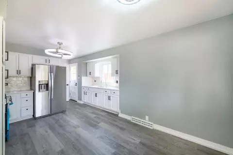 Entry Way - 1015 W Victoria Ave, Berkeley, IL 60163 photo 1 of 1