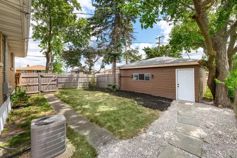 Exterior - 1015 W Victoria Ave, Berkeley, IL 60163 photo 3 of 8
