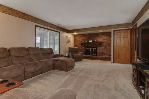 Living - 301 Garden Rd, Normal, IL 61761 photo 4 of 6