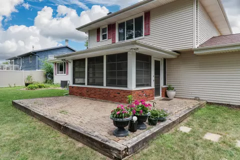 Exterior - 301 Garden Rd, Normal, IL 61761 photo 9 of 15