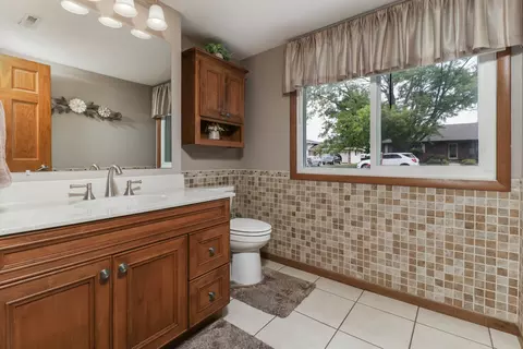Bath - 301 Garden Rd, Normal, IL 61761 photo 3 of 3