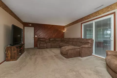 Living - 301 Garden Rd, Normal, IL 61761 photo 6 of 6