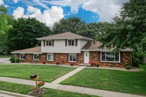 Exterior - 301 Garden Rd, Normal, IL 61761 photo 7 of 15