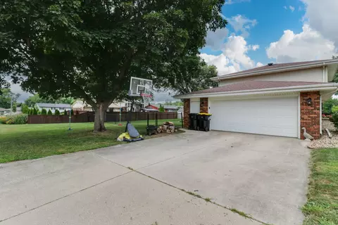 Exterior - 301 Garden Rd, Normal, IL 61761 photo 15 of 15