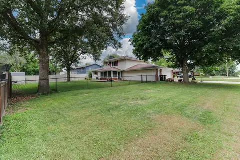 Exterior - 301 Garden Rd, Normal, IL 61761 photo 14 of 15