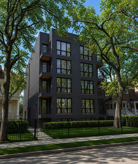 5428 N Winthrop Ave #403, Chicago, IL 60640
