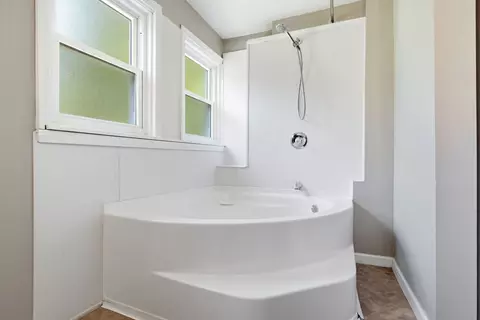 Bath - 1002 Empire St, Bloomington, IL 61701 photo 4 of 4