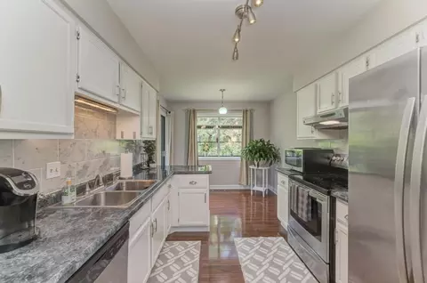 Kitchen - 228 Brookside Ln #A, Willowbrook, IL 60527 photo 1 of 4
