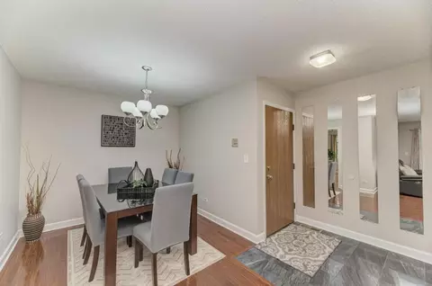 Dining - 228 Brookside Ln #A, Willowbrook, IL 60527 photo 2 of 3
