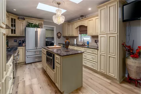 Kitchen - 1101 E Pine St, Herrin, IL 62948 photo 1 of 5