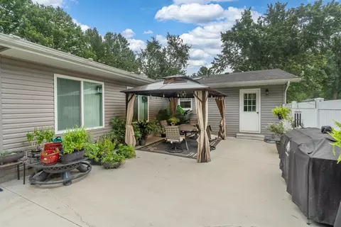 Exterior - 1101 E Pine St, Herrin, IL 62948 photo 10 of 15