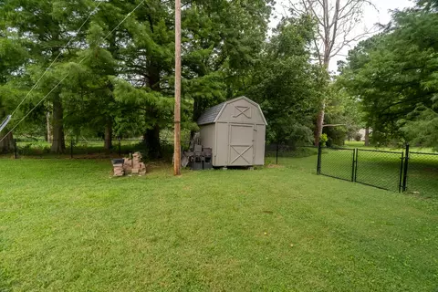 Exterior - 1101 E Pine St, Herrin, IL 62948 photo 14 of 15