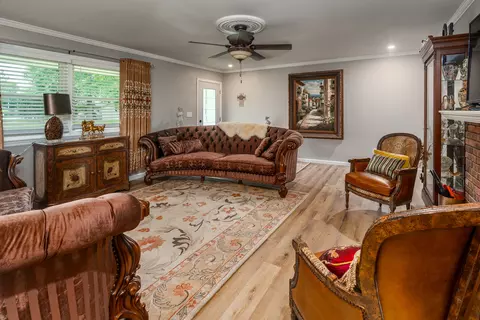 Living - 1101 E Pine St, Herrin, IL 62948 photo 3 of 5