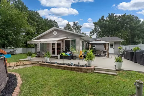 Exterior - 1101 E Pine St, Herrin, IL 62948 photo 5 of 15
