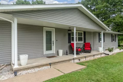 Exterior - 1101 E Pine St, Herrin, IL 62948 photo 4 of 15