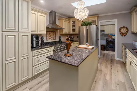 Kitchen - 1101 E Pine St, Herrin, IL 62948 photo 2 of 5