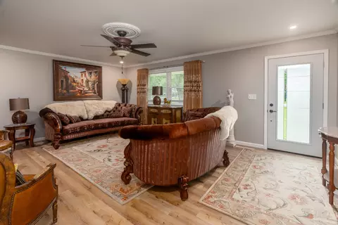 Living - 1101 E Pine St, Herrin, IL 62948 photo 1 of 5