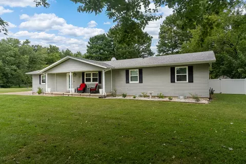 Exterior - 1101 E Pine St, Herrin, IL 62948 photo 3 of 15