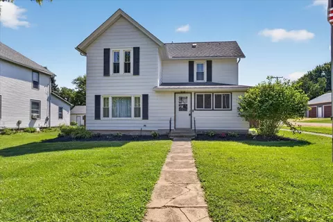 Exterior - 411 Main St, Leaf River, IL 61047 photo 2 of 9
