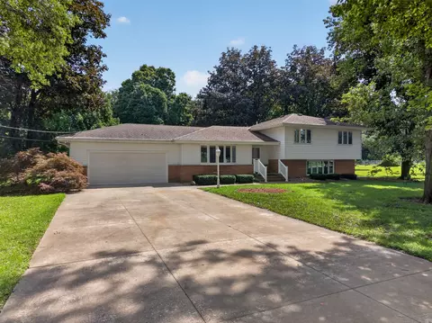 5 N Acres Dr, Streator, IL 61364