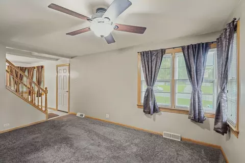 Living - Undisclosed, Oak Forest, IL 60452 photo 2 of 2