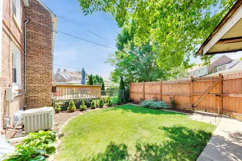 Exterior - 1425 Willow Ave, Des Plaines, IL 60016 photo 5 of 8