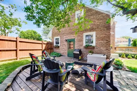Exterior - 1425 Willow Ave, Des Plaines, IL 60016 photo 2 of 8