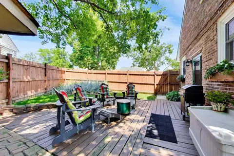 Exterior - 1425 Willow Ave, Des Plaines, IL 60016 photo 3 of 8