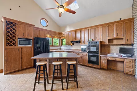 Kitchen - 118 Eldorado Ct, Minooka, IL 60447 photo 2 of 5