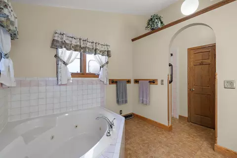 Bath - 118 Eldorado Ct, Minooka, IL 60447 photo 1 of 6