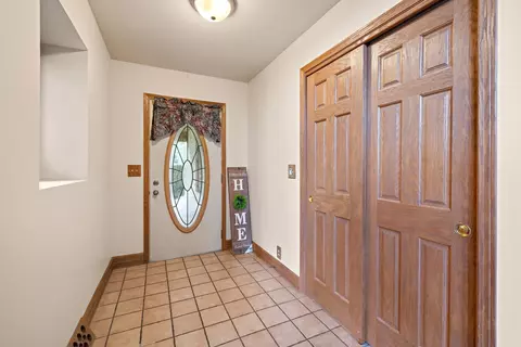 Entry Way - 118 Eldorado Ct, Minooka, IL 60447 photo 1 of 2