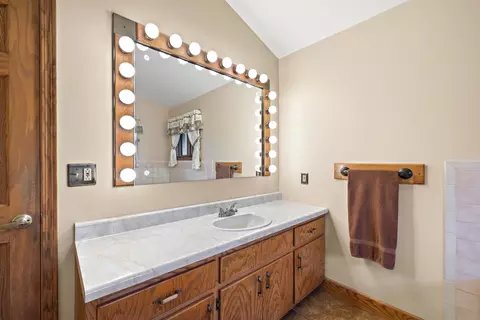 Bath - 118 Eldorado Ct, Minooka, IL 60447 photo 3 of 6
