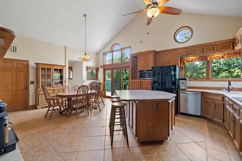 Kitchen - 118 Eldorado Ct, Minooka, IL 60447 photo 5 of 5