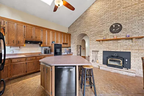 Kitchen - 118 Eldorado Ct, Minooka, IL 60447 photo 3 of 5