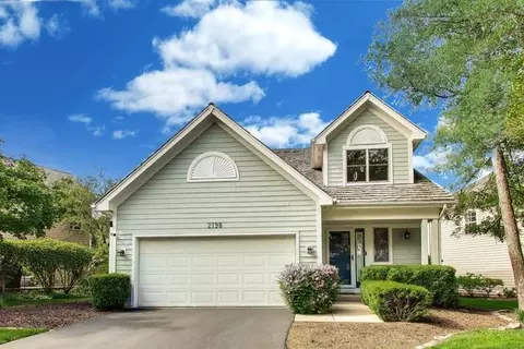 2198 Brookside Ln, Aurora, IL 60502