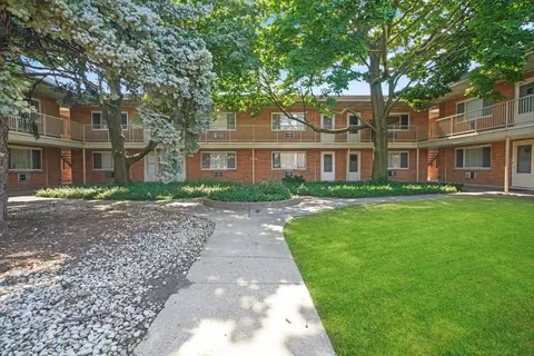 4211 W 95th St #2C, Oak Lawn, IL 60453