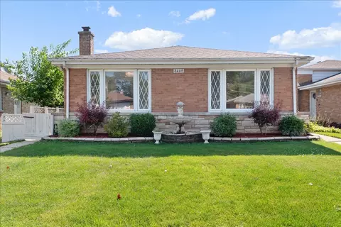 8449 N St Louis Ave, Skokie, IL 60076