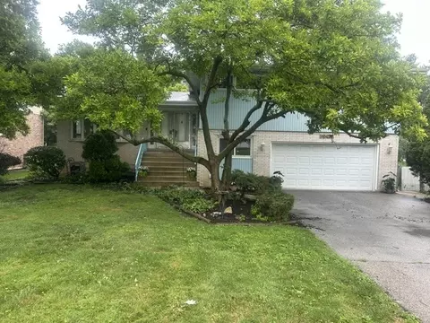 1 S471 Monterey Ave, Oakbrook Terrace, IL 60181
