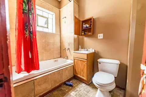 Bath - 1312 W 73rd Pl, Chicago, IL 60636 photo 1 of 2