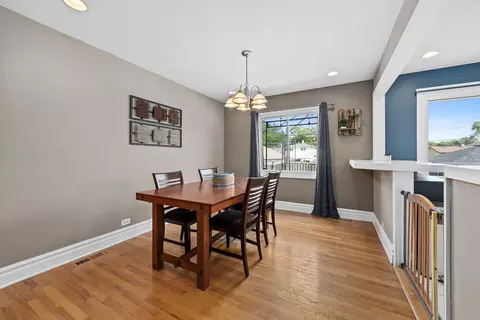 Dining - 637 S Beverly Ave, Addison, IL 60101 photo 1 of 2