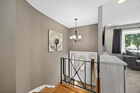 Entry Way - 637 S Beverly Ave, Addison, IL 60101 photo 1 of 4