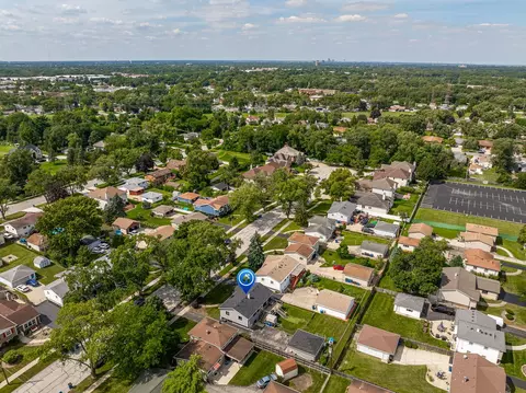View/Area - 637 S Beverly Ave, Addison, IL 60101 photo 3 of 4