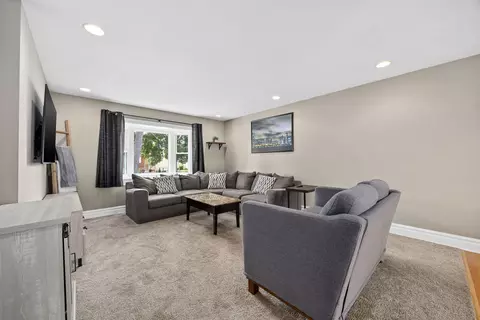 Living - 637 S Beverly Ave, Addison, IL 60101 photo 1 of 3