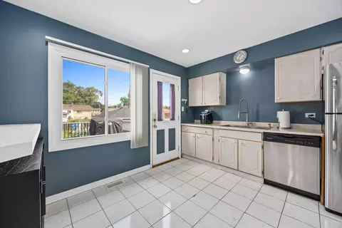 Kitchen - 637 S Beverly Ave, Addison, IL 60101 photo 3 of 3