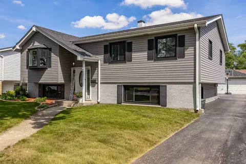 Exterior - 637 S Beverly Ave, Addison, IL 60101 photo 2 of 9