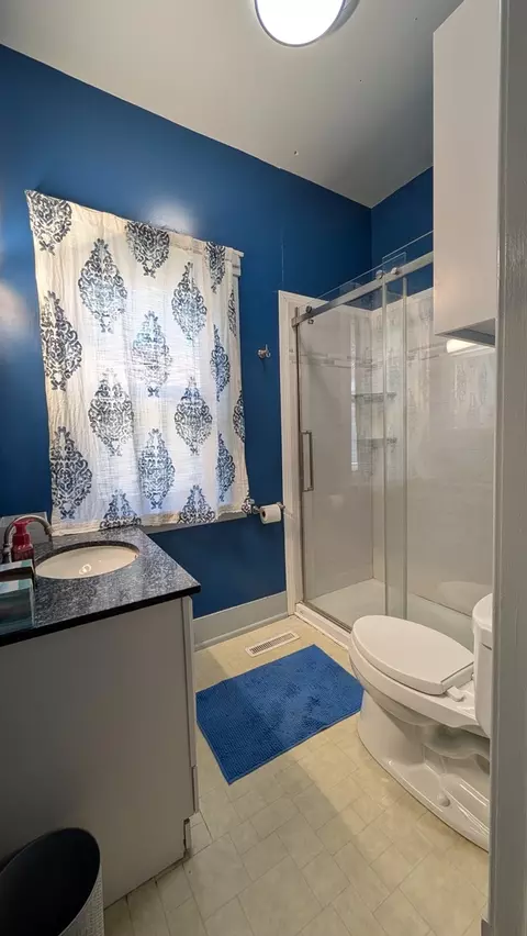 Bath - 258 7th St, Silvis, IL 61282 photo 1 of 2